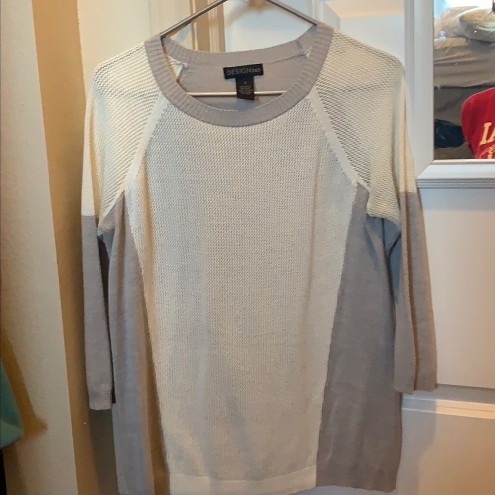 Quarter sleeve gray sweater!
